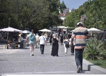 Ο κορονοϊός έγινε πιο μεταδοτικός, αλλά δεν σκοτώνει και δεν κάνει πνευμονίες