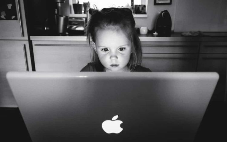 Οι Έξι Σοβαροί Λόγοι Για Να Μην Αναρτάτε Στα Social Media Φωτογραφίες Παιδιών, «Δεν Είναι Ακίνδυνο»