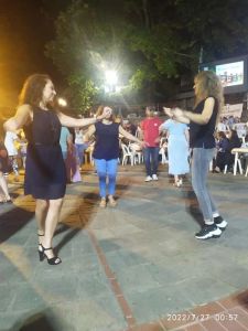 Παραδοσιακό γλέντι στη Λευκοπηγή Παραδοσιακό γλέντι στη Λευκοπηγή