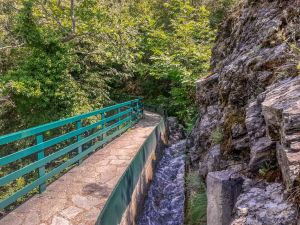 Πιέρια - Δυτικές Πλαγιές: Καταρράκτες Σκεπασμένου - Βελβεντός Πιέρια – Δυτικές Πλαγιές: Καταρράκτες Σκεπασμένου – Βελβεντός