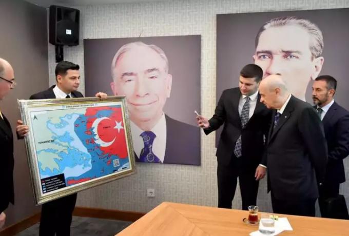 Προκλήσεις δίχως τέλος από Τουρκία: Xάρτης με Αιγαίο και Κρήτη υπό τουρκική κατοχή στα χέρια του Μπαχτσελί