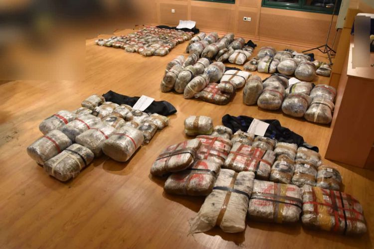 Κοζάνη: Φορτηγάκι με 300 κιλά χασίς… έμεινε στην Εγνατία Οδό – Αναζητείται ο οδηγός