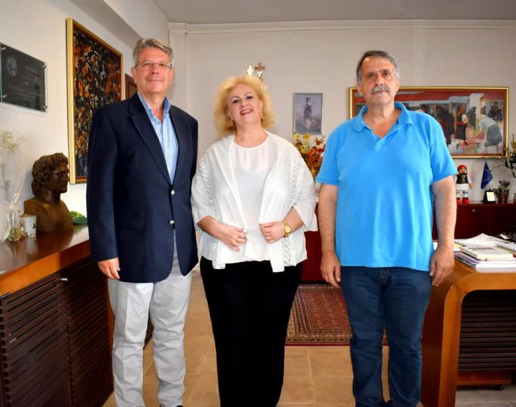 Με τη νέα Διευθύντρια Πρωτοβάθμιας Εκπαίδευσης Φλώρινας συναντήθηκε στο γραφείο του ο Δήμαρχος Φλώρινας