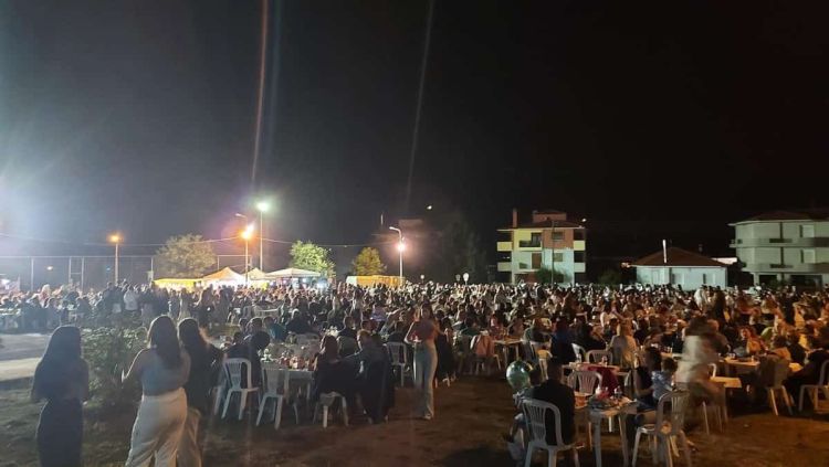 Ξέφρενο γλέντι στα Πλατάνια