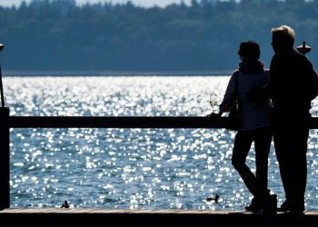 Οι παντρεμένοι και μορφωμένοι άνδρες έχουν μεγάλη πιθανότητα να ζήσουν περισσότερο από τις γυναίκες