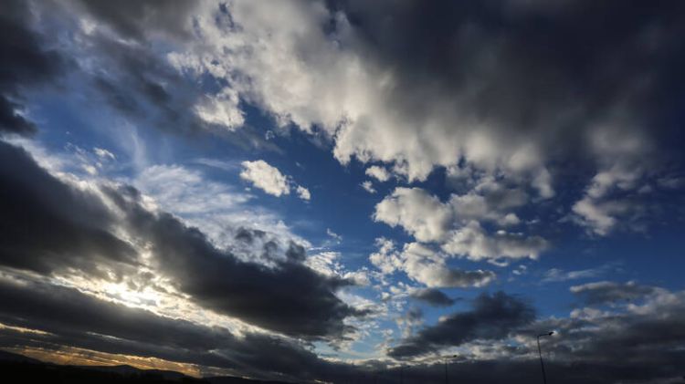 Ο Καιρός Σήμερα: Ζέστη αλλά και τοπικές νεφώσεις με βροχές και ενδεχομένως καταιγίδες