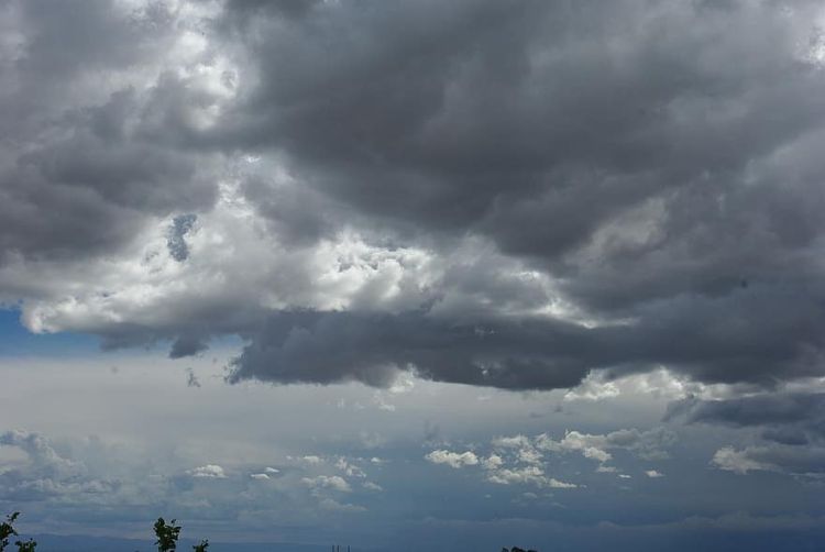 Ο Καιρός Σήμερα: Με σύννεφα, βροχές και καταιγίδες και η Παρασκευή