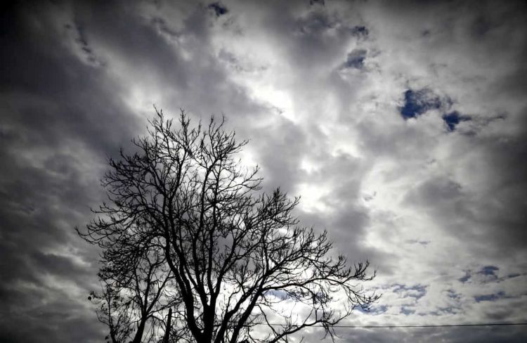 Ο Καιρός Σήμερα: Μικρή πτώση της θερμοκρασίας με βροχές και καταιγίδες