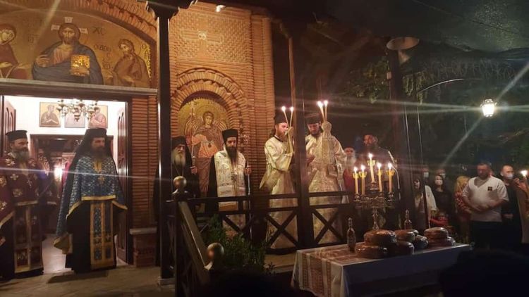 Πλήθος πιστών στον εσπερινό που τελέστηκε στην Ι.Μ. της Παναγίας Μικροκάστρου