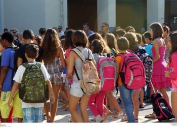 Τρίτη σχολική χρονιά με κορονοϊό – Τι θα κρίνει την επιστροφή της μάσκας στα σχολεία