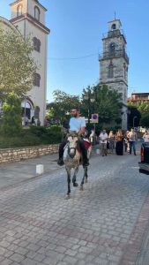 Η ώρα της επιστροφής: Οι καβαλάρηδες του Κρόκου μεταφέρουν τα ιερά οστά του Αγίου Νικάνορα στη Ζάβορδα