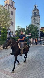 Η ώρα της επιστροφής: Οι καβαλάρηδες του Κρόκου μεταφέρουν τα ιερά οστά του Αγίου Νικάνορα στη Ζάβορδα