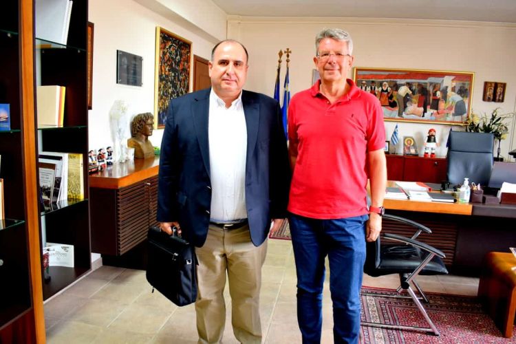 O Αντιπεριφερειάρχης Φλώρινας Σωτήρης Βόσδου με τον Αντιπρόεδρο του ΕΚΑΒ Παναγιώτη Κουτσουμπέλη