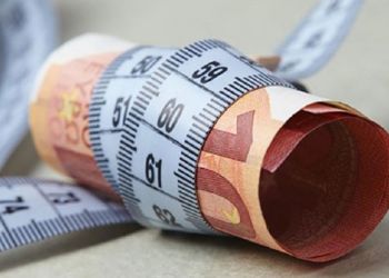 Ενεργειακή ακρίβεια οδηγεί πλήθος πολιτών στη φτώχεια Ενεργειακή ακρίβεια οδηγεί πλήθος πολιτών στη φτώχεια