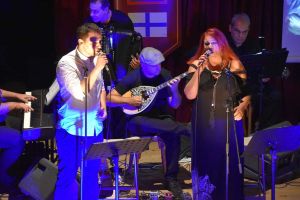 Η μουσικοθεατρική παράσταση "Πάλι με χρόνια με καιρούς..." στο "Πολιτιστικό Καλοκαίρι" του Δήμου Φλώρινας Η μουσικοθεατρική παράσταση “Πάλι με χρόνια με καιρούς…” στο “Πολιτιστικό Καλοκαίρι” του Δήμου Φλώρινας