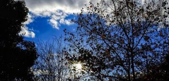 Ο Καιρός Σήμερα: Υψηλές θερμοκρασίες με νεφώσεις και τοπικές βροχές Ο Καιρός Σήμερα: Υψηλές θερμοκρασίες με νεφώσεις και τοπικές βροχές