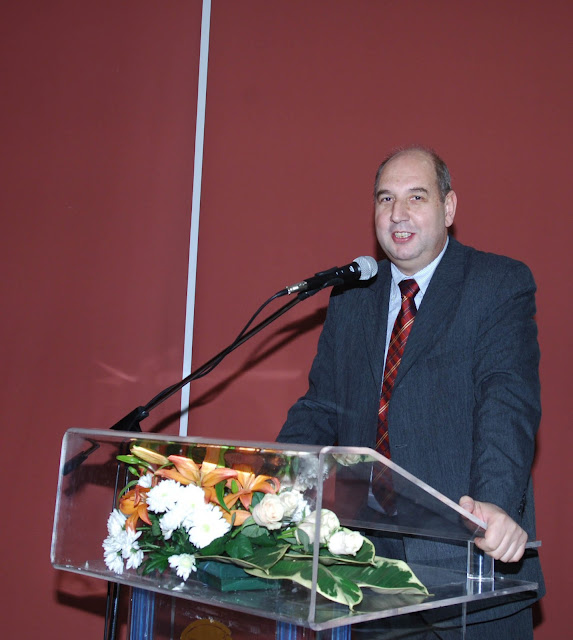 Ο Στέργιος Γκανάτσιος αποχαιρετά το νοσοκομείο Κοζάνης Ο Στέργιος Γκανάτσιος αποχαιρετά το νοσοκομείο Κοζάνης