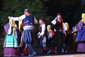 Παρουσίαση παραδοσιακών χορών στο "Πολιτιστικό Καλοκαίρι" του Δήμου Φλώρινας Παρουσίαση παραδοσιακών χορών στο “Πολιτιστικό Καλοκαίρι” του Δήμου Φλώρινας