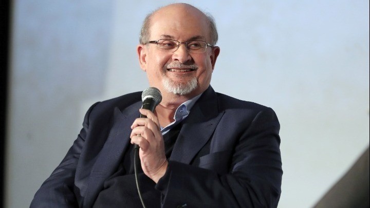 Σαλμάν Ρούσντι: Ο συγγραφέας που έγινε άθελά του σύμβολο της ελευθερίας της έκφρασης Σαλμάν Ρούσντι: Ο συγγραφέας που έγινε άθελά του σύμβολο της ελευθερίας της έκφρασης