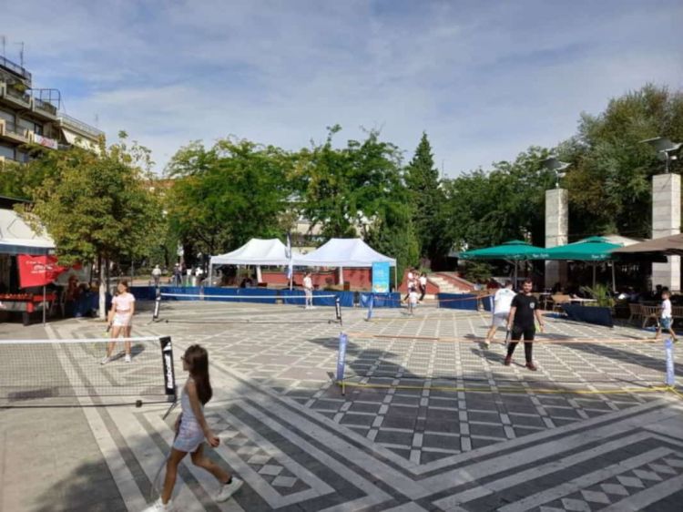 Βγήκαν οι …ρακέτες στην πλατεία της Πτολεμαΐδας