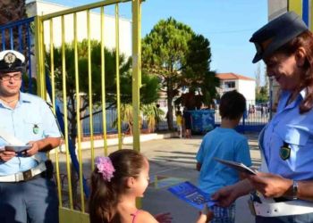 Ενημερωτικά φυλλάδια με συμβουλές οδικής ασφάλειας