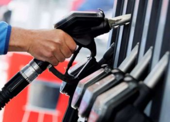 Καύσιμα: Χαραμάδα ελπίδας από τη μεγάλη «βουτιά» των τιμών σε αέριο και πετρέλαιο