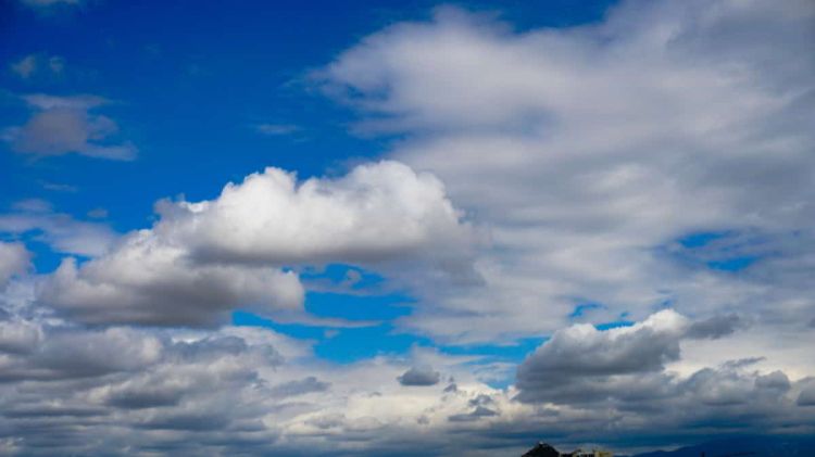 Ο Καιρός Σήμερα: Βελτιωμένος με τοπικές νεφώσεις