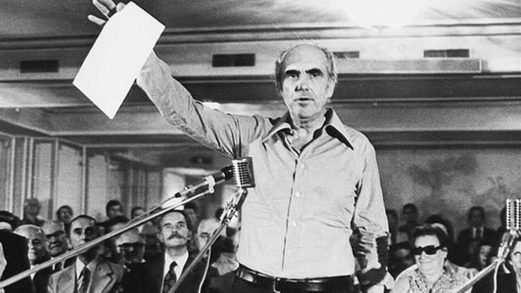 Ο Πάρις Κουκουλόπουλος για τα 48 χρόνια ΠΑΣΟΚ