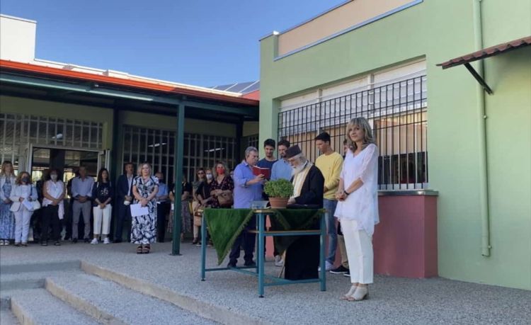 Ο joseph, ο gabriel και ο elias, από τη Βόρεια Καρολίνα των ΗΠΑ, στον αγιασμό του 3ου Γυμνασίου Κοζάνης