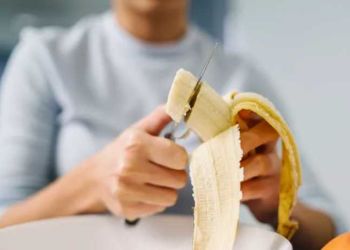 Πεινασμένος διαρρήκτης άδειασε δύο σπίτια και άραξε τραπέζι να καθαρίσει φρουτάκι