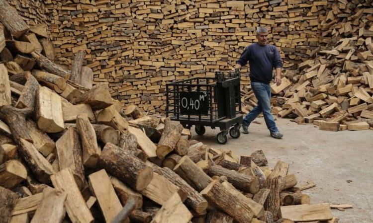 Τιμές «φωτιά» για σόμπες, καυσόξυλα και πέλετ