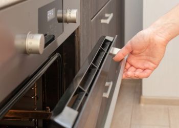 «Υποχρεωτική» πανευρωπαϊκή εξοικονόμηση ενέργειας θα προτείνει η Κομισιόν