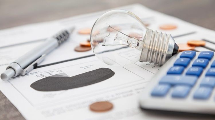 Φυσικό αέριο, πετρέλαιο και ρεύμα: Ποιοι είναι οι δικαιούχοι του διπλού επιδόματος – Πόσα πληρώναμε πέρυσι, πόσα θα πληρώσουμε φέτος;