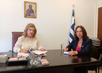 Η Καλλιόπη Βέττα με τους Διευθυντές Πρωτοβάθμιας και Δευτεροβάθμιας Εκπαίδευσης.