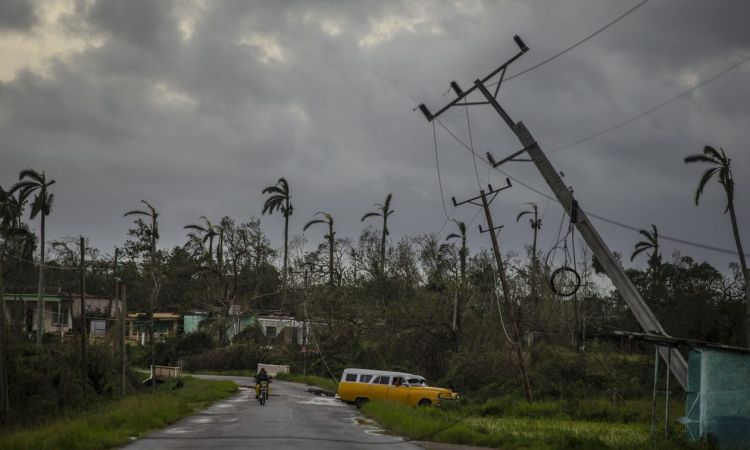 Κούβα: Στο Σκοτάδι Το Νησί Μετά Το Σαρωτικό Πέρασμα Του Κυκλώνα Ίαν