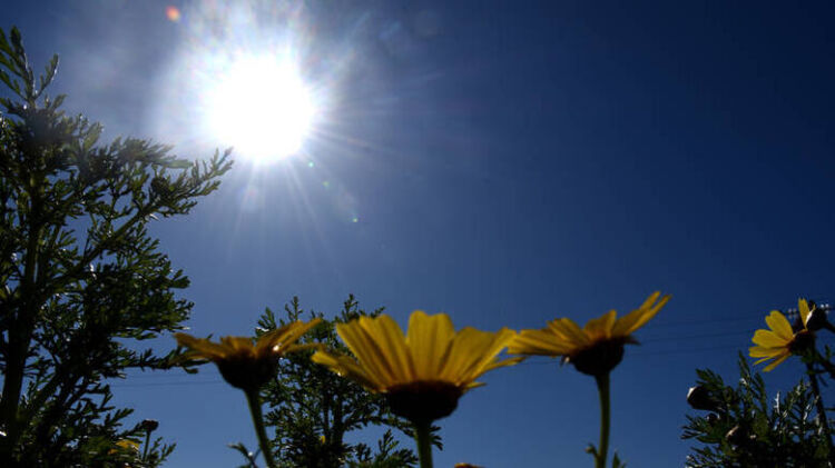 Ο Καιρός Σήμερα: Ηλιοφάνεια Με Αραιές, Πρόσκαιρες Νεφώσεις