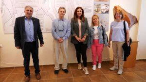 Ομοίωμα του μεγαλύτερου χαυλιόδοντα του κόσμου με ανακυκλώσιμα υλικά