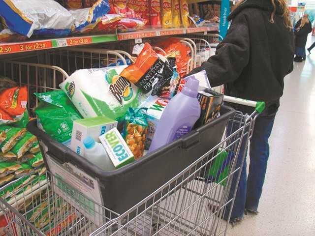 Ψωνίζουν λιγότερο ψάρι και περισσότερο χοιρινό Ψωνίζουν λιγότερο ψάρι και περισσότερο χοιρινό