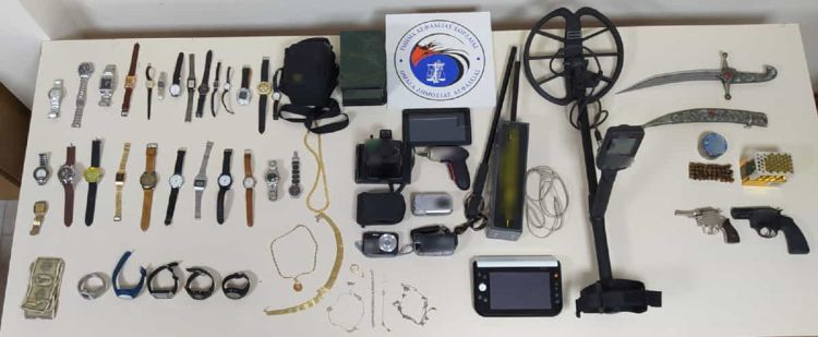 Έκαναν φτερά κοσμήματα…