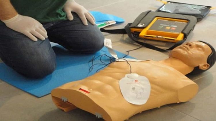 Γονέας δώρισε απινιδωτή στο 6ο Δημοτικό Σχολείο Κοζάνης