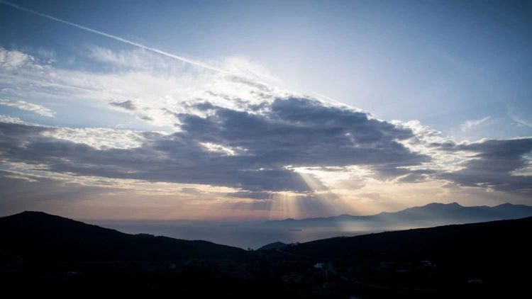Καιρός: Πρόγνωση για το Σάββατο 15/10/2022 – Αυξημένες νεφώσεις με ασθενείς βροχές και σταδιακή βελτίωση