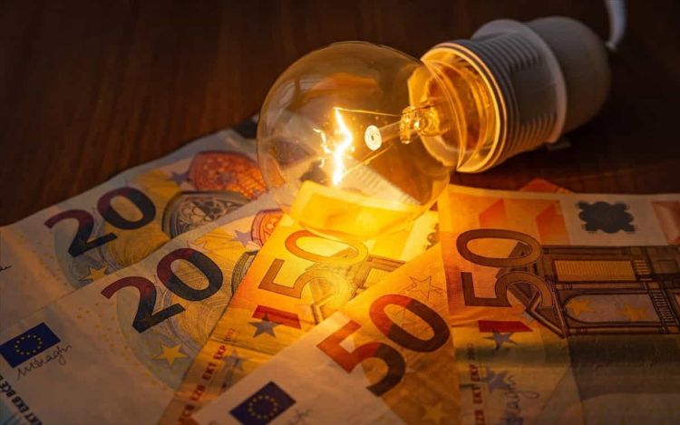 Λογαριασμοί ρεύματος: Μετρήσεις ακόμα και σε βάθος ενός έτους και «έναντι» με περσινές καταναλώσεις και φετινές τιμές