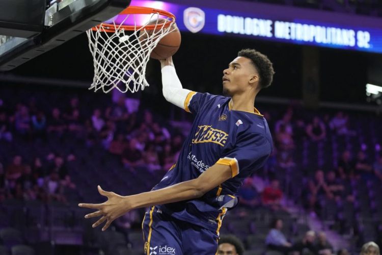 Ο Γιάννης αποθέωσε το «φαινόμενο» Ουεμπανιάμα: Είναι απίστευτος