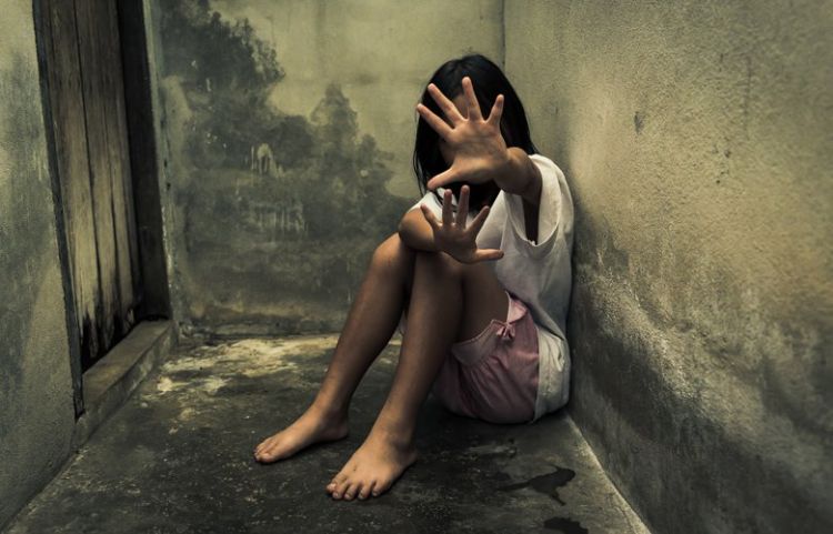 Παιδεραστές: 1.500 «κυκλοφορούν» ελεύθεροι στη χώρα