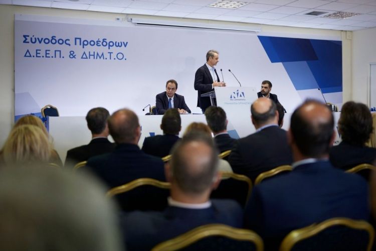 Σεμνά και ταπεινά: Το μήνυμα Μητσοτάκη προς τα στελέχη της ΝΔ