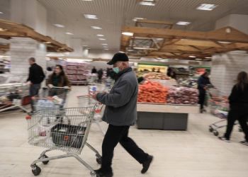 Η δύσκολη εξίσωση με τον οικογενειακό προϋπολογισμό - Ποιες είναι οι προτεραιότητες των γονιών Η δύσκολη εξίσωση με τον οικογενειακό προϋπολογισμό – Ποιες είναι οι προτεραιότητες των γονιών