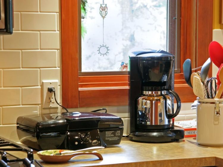 Ηλεκτρικό ρεύμα: Σύσταση να κλείνουν όλες οι ενεργοβόρες συσκευές – Ποιες ώρες ζητά η κυβέρνηση Ηλεκτρικό ρεύμα: Σύσταση να κλείνουν όλες οι ενεργοβόρες συσκευές – Ποιες ώρες ζητά η κυβέρνηση