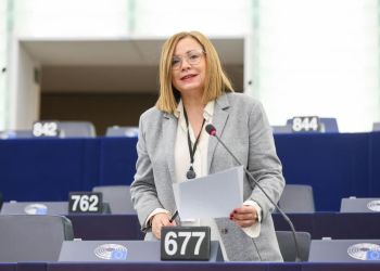 Μαρία Σπυράκη: Ο ενιαίος φορτιστής για όλες τις συσκευές, σημαντικό βήμα για την παραγωγή βιώσιμων προϊόντων