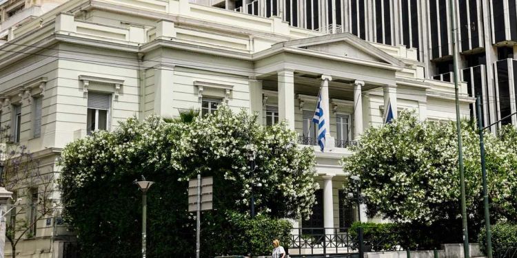 Νέα σύσταση του ΥΠΕΞ για τους Έλληνες της Ουκρανίας - Εγκαταλείψτε τη χώρα άμεσα Νέα σύσταση του ΥΠΕΞ για τους Έλληνες της Ουκρανίας – Εγκαταλείψτε τη χώρα άμεσα