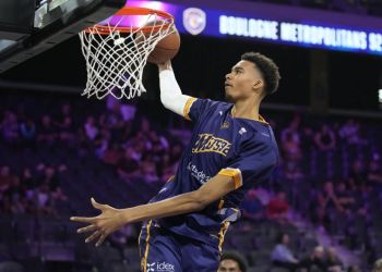 Ο Γιάννης αποθέωσε το «φαινόμενο» Ουεμπανιάμα: Είναι απίστευτος